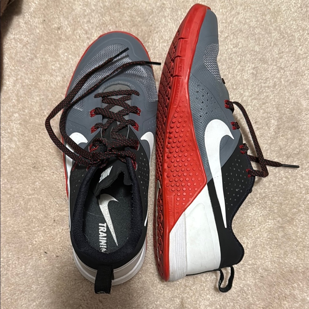 Nike Metcon Gray and Red Athletic Shoes with Breathable Design